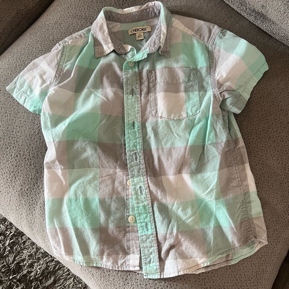 Boys button up shirt size Small